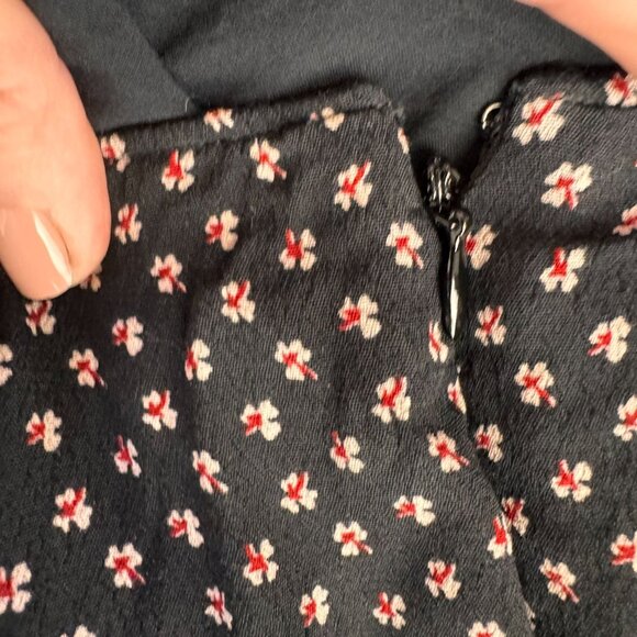 2/$18 SALE! Abercrombie & Fitch Skirt Women XS Black Floral Midi Skirt Tulip Hem - Picture 7 of 7